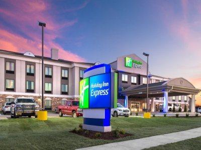 Holiday Inn Express Hutchison By Ihg Hutchinson Buitenkant foto